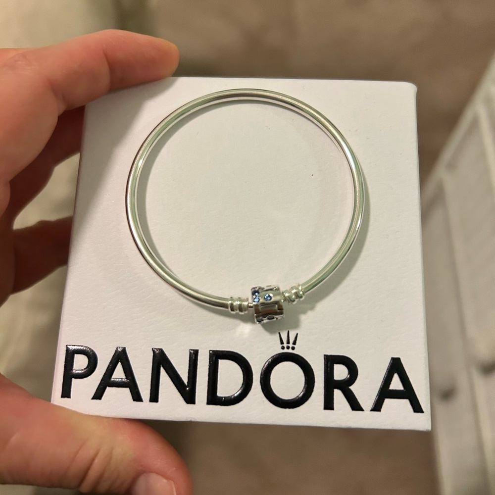 Pandora Sparkling Barrel Clasp Bangle